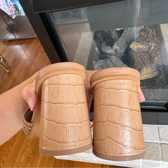 Dolce Vita Priana Slip On Sandal in Cafe Tan Size 9 - Picture 4 of 4